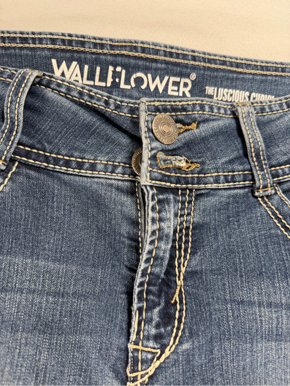 WallFlower "The Luscious Curvy" mid-rise denim jeans Sz 9R #927 - Picture 5 of 12
